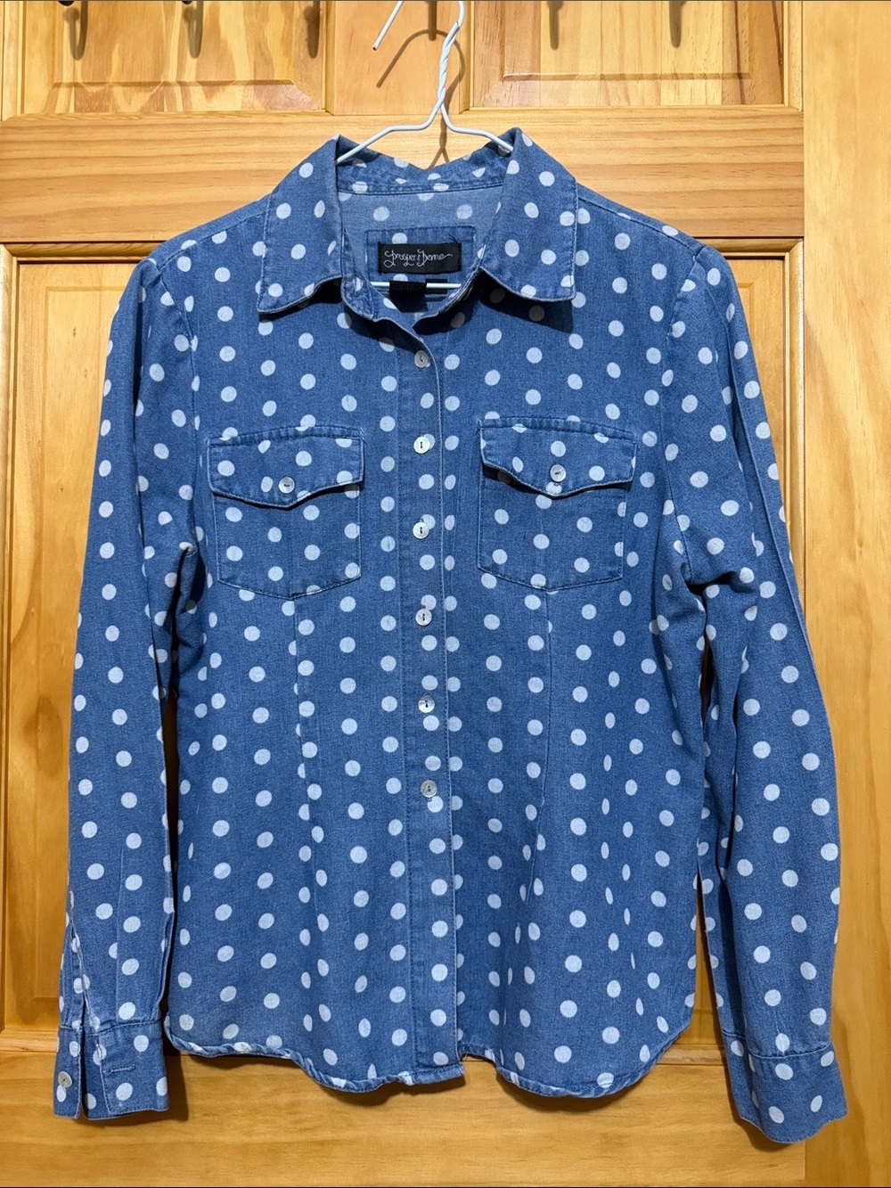 Prosper & Devine Blue Polka Dot Button-Up Chambray Long Sleeve Shirt Size Medium